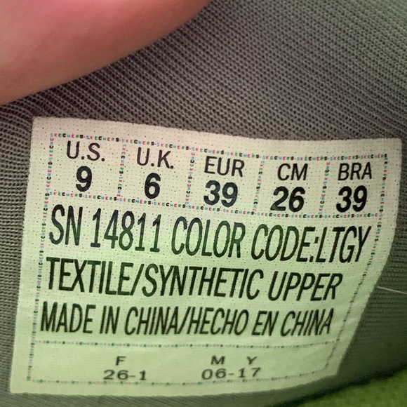 Skechers woman’s light gray Go Run runners style 14811 size 9 - Picture 8 of 12